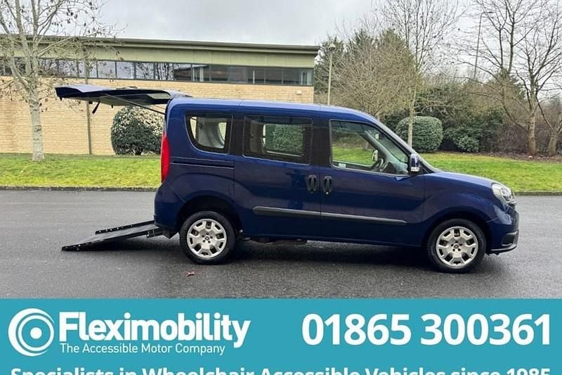 Used Fiat Doblò Easy 95 HP (69 kW) 2017 Blue MPV