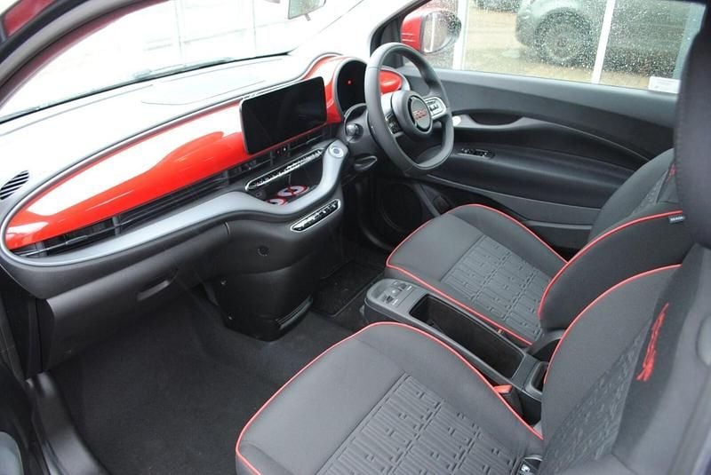 Used Fiat 500e Red 86 kW (118 HP) 2023 Grey Hatchback