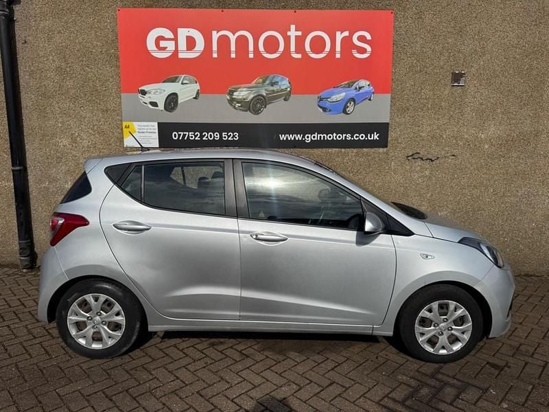 Used Hyundai i10 SE 87 HP (63 kW) 2014 Silver Hatchback