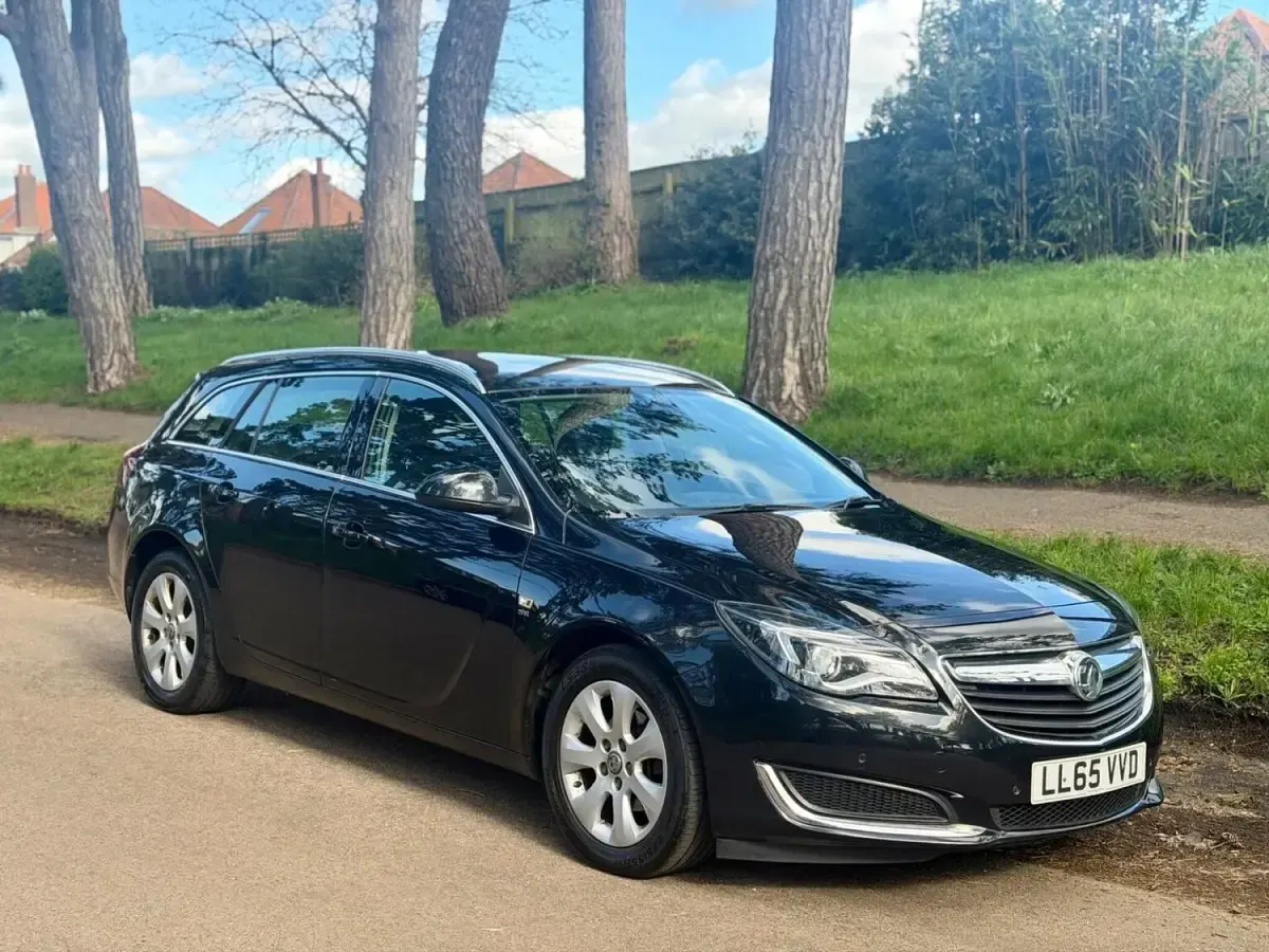 Second-hand Vauxhall Insignia S 136 CP (100 kW) 2015 Negru Break