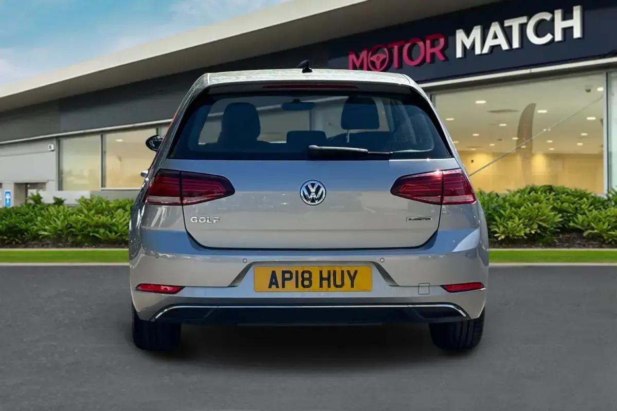 Używany VW Golf VII SE 2018 Srebrny Hatchback