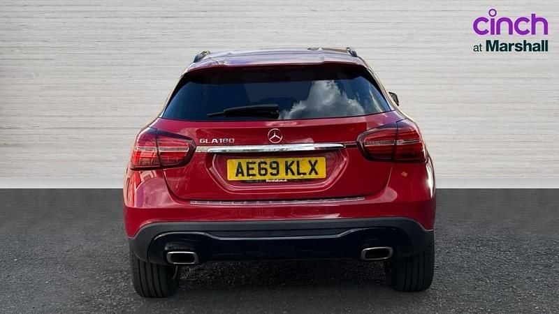 Used Mercedes GLA180 Urban 122 HP (89 kW) 2020 Red SUV