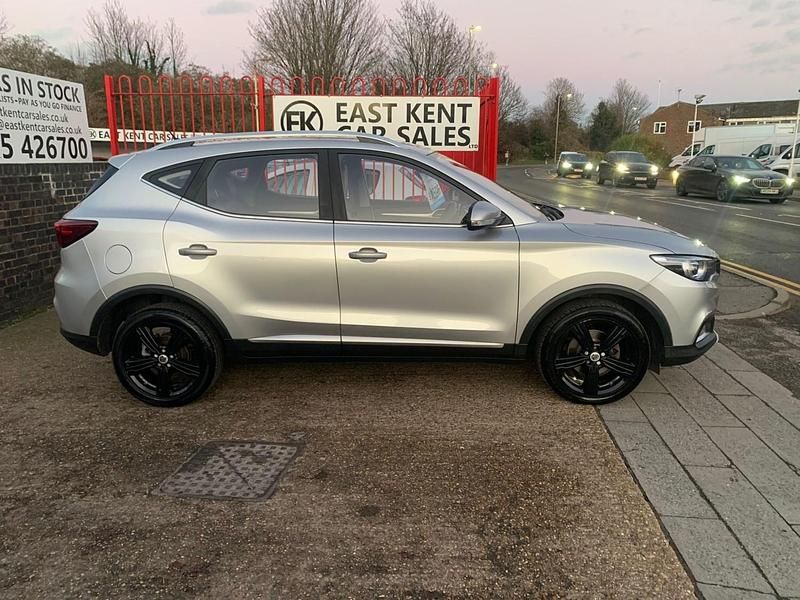Used MG ZS Exclusive 106 HP (77 kW) 2017 Silver Hatchback