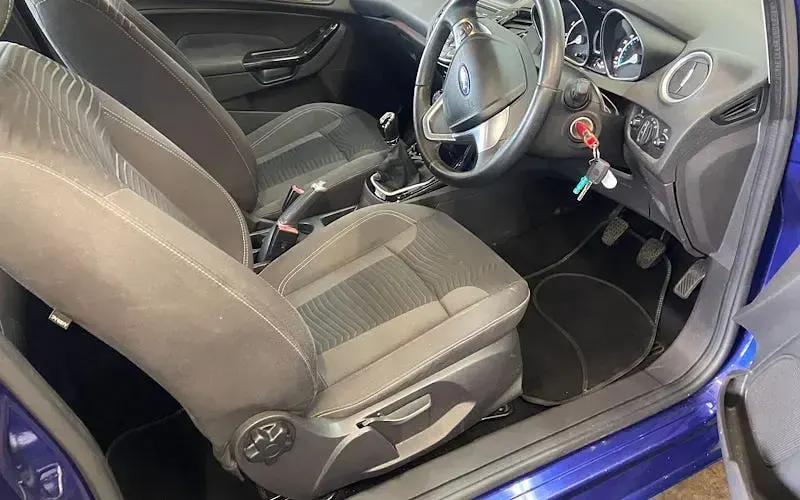 Used Ford Fiesta Zetec 82 HP (60 kW) 2017 Blue Hatchback