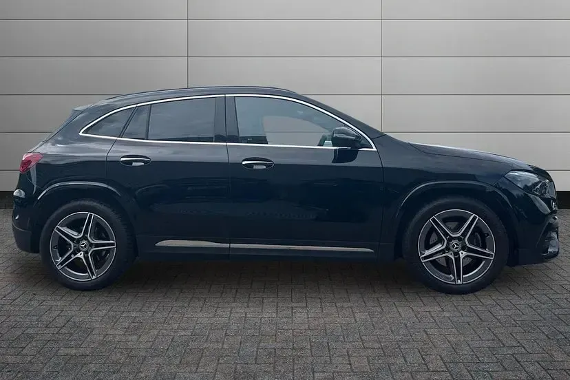 Used Mercedes GLA200 Executive 161 HP (118 kW) 2023 Cosmos black SUV