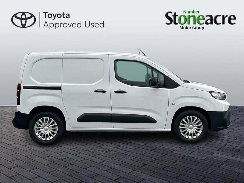 Used Toyota Proace 100 kW (136 HP) 2024 White MPV