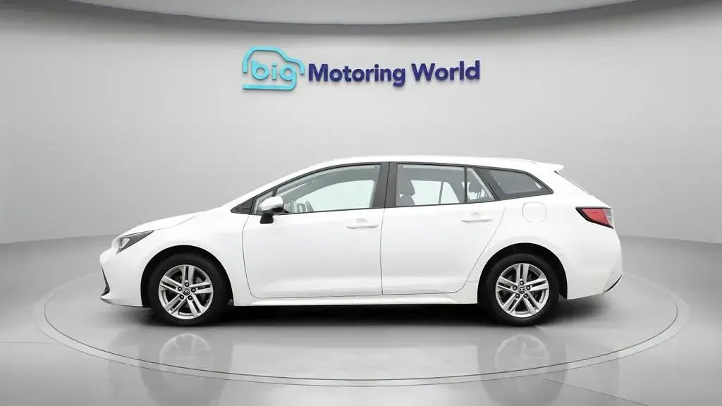 Used Toyota Corolla 122 HP (89 kW) 2022 White Estate