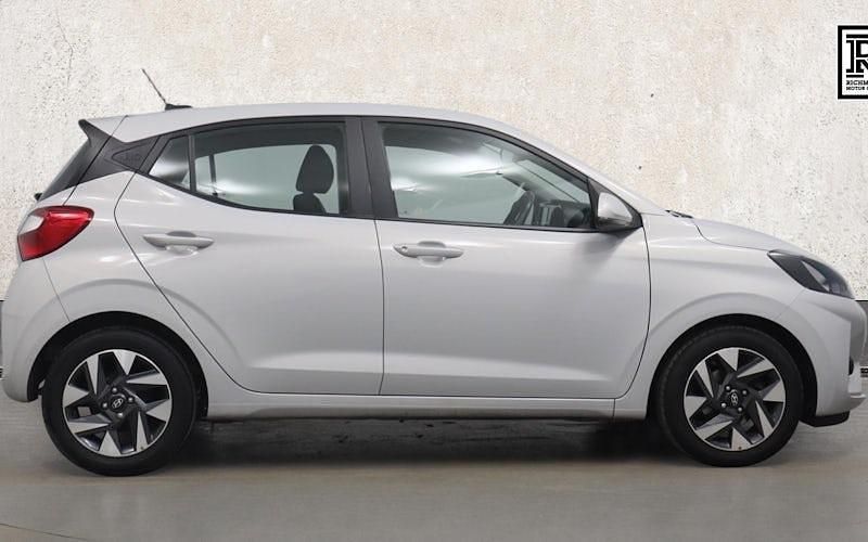 Used Hyundai i10 Advanced 67 HP (49 kW) 2024 Grey Hatchback