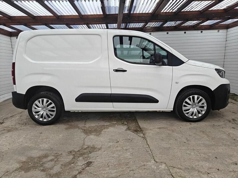 Used Peugeot Partner 131 HP (96 kW) 2021 White MPV