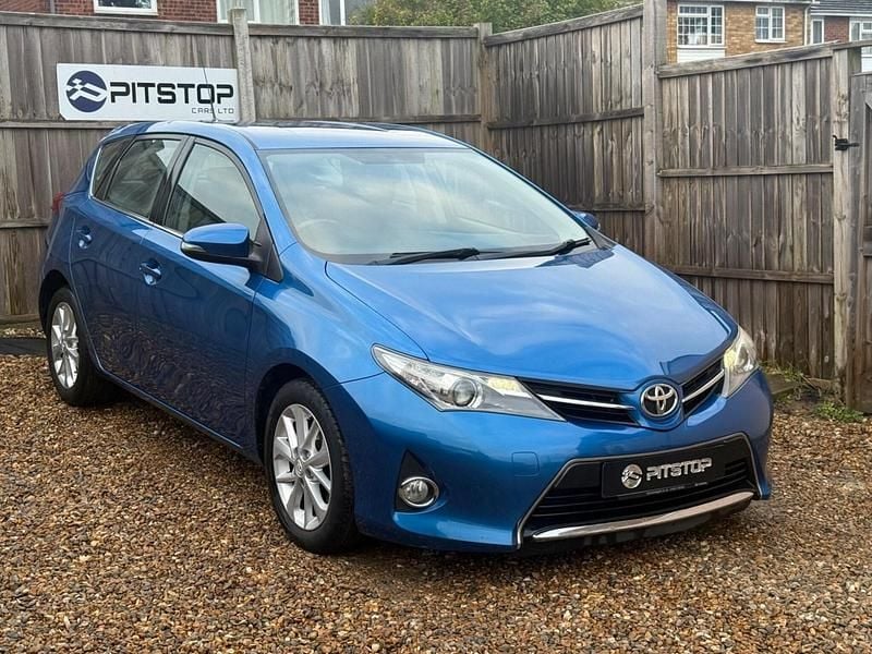 Used Toyota Auris Multidrive S 132 HP (97 kW) 2013 Blue Hatchback