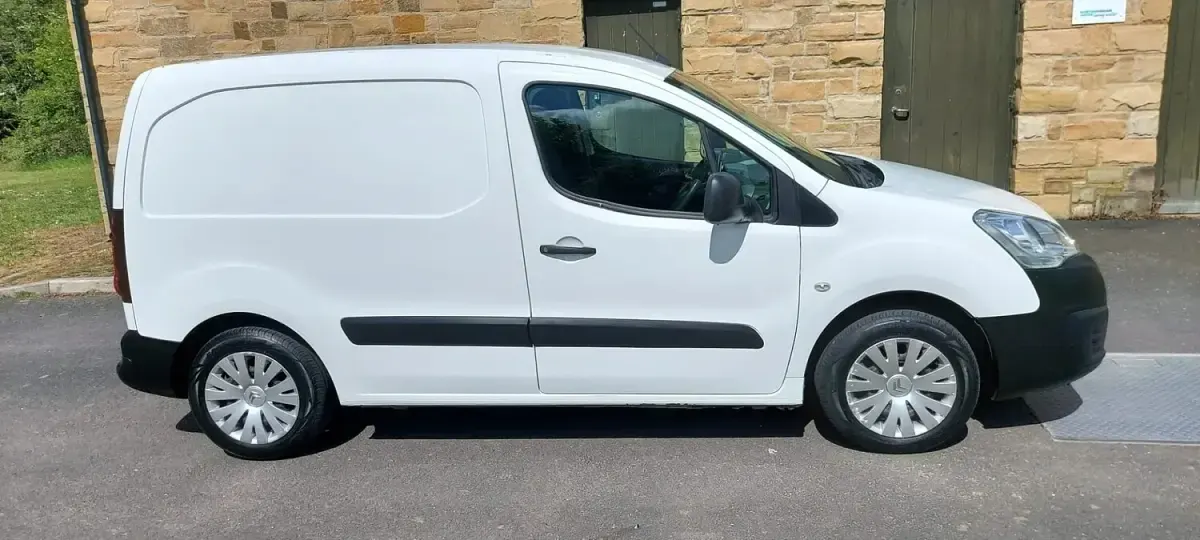 Used Citroën Berlingo 75 HP (55 kW) 2018 White MPV