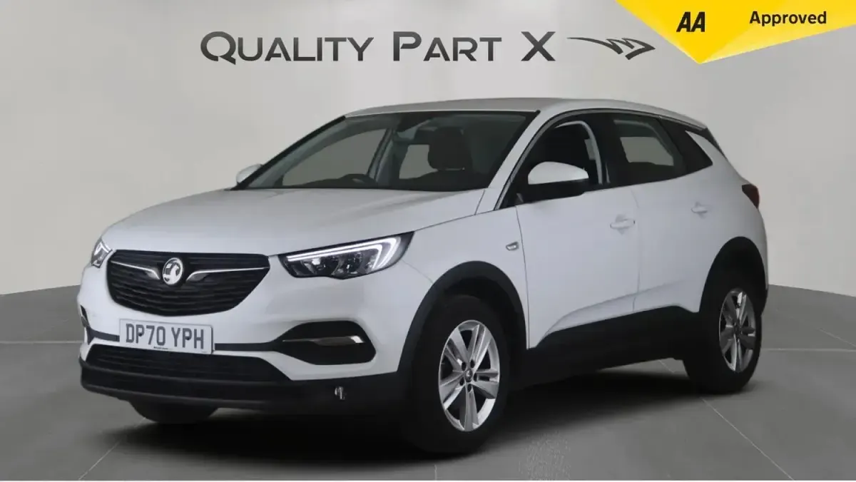 Used Vauxhall Grandland X Business Edition 130 HP (95 kW) 2020 White SUV