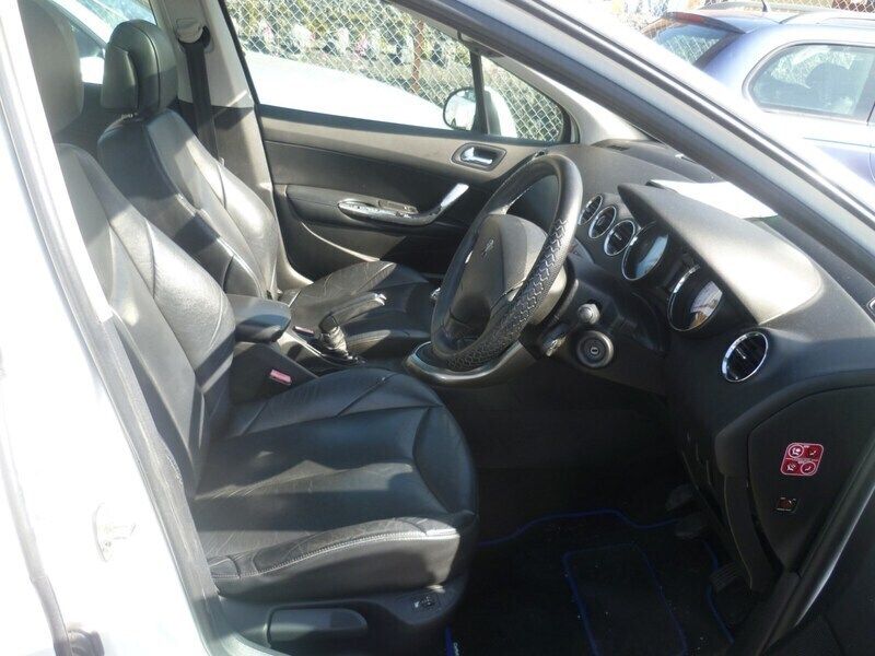 Used Peugeot 308 2008 White Hatchback