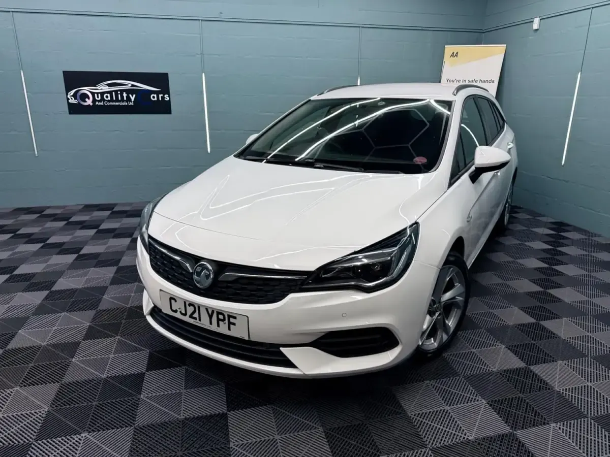 Begagnad Vauxhall Astra S 2021 Vit Kombi