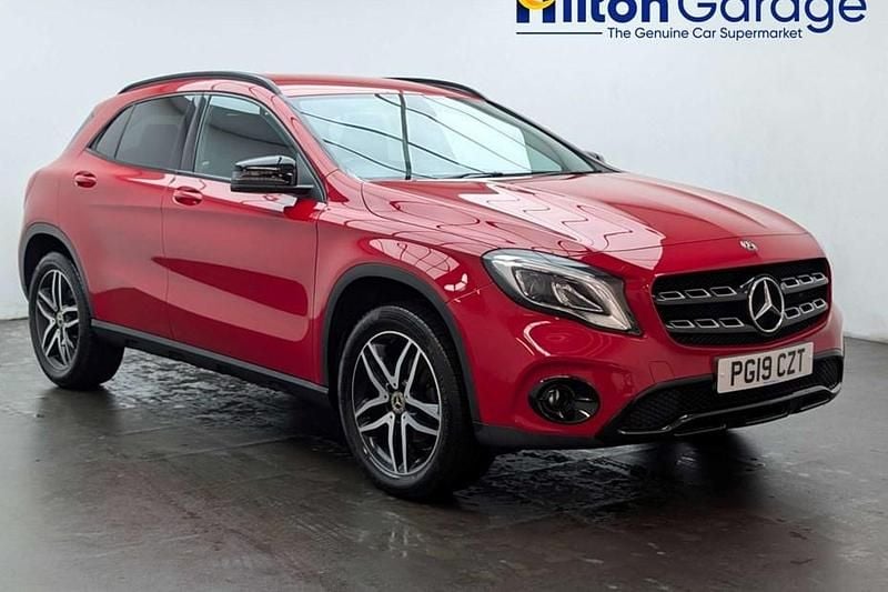 Used Mercedes GLA180 Urban 122 HP (89 kW) 2019 Red SUV