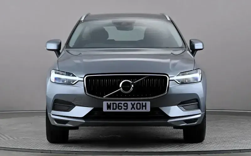 Used Volvo XC60 Momentum 190 HP (139 kW) 2020 Grey SUV