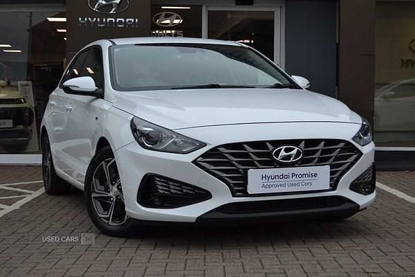 White Used 2023 Hyundai i30 SE Hatchback | £13,495 (Fair price) - Image 1/4