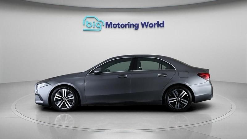 Begagnad Mercedes A150 2022 Grå Sedan