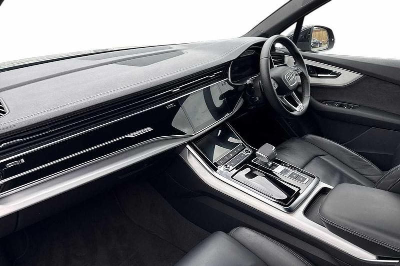 Used Audi Q7 S-Line 228 HP (167 kW) 2023 Black SUV