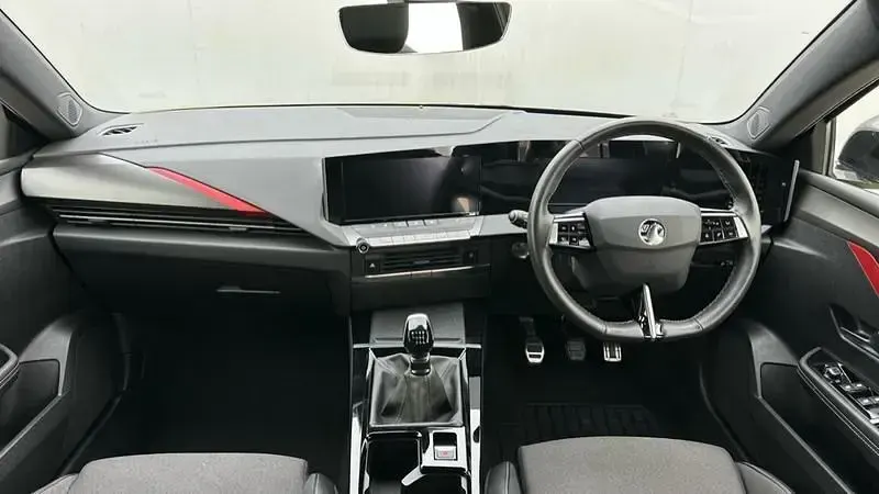 Begagnad Vauxhall Astra GS Line 130 HK (95 kW) 2022 Gul Halvkombi