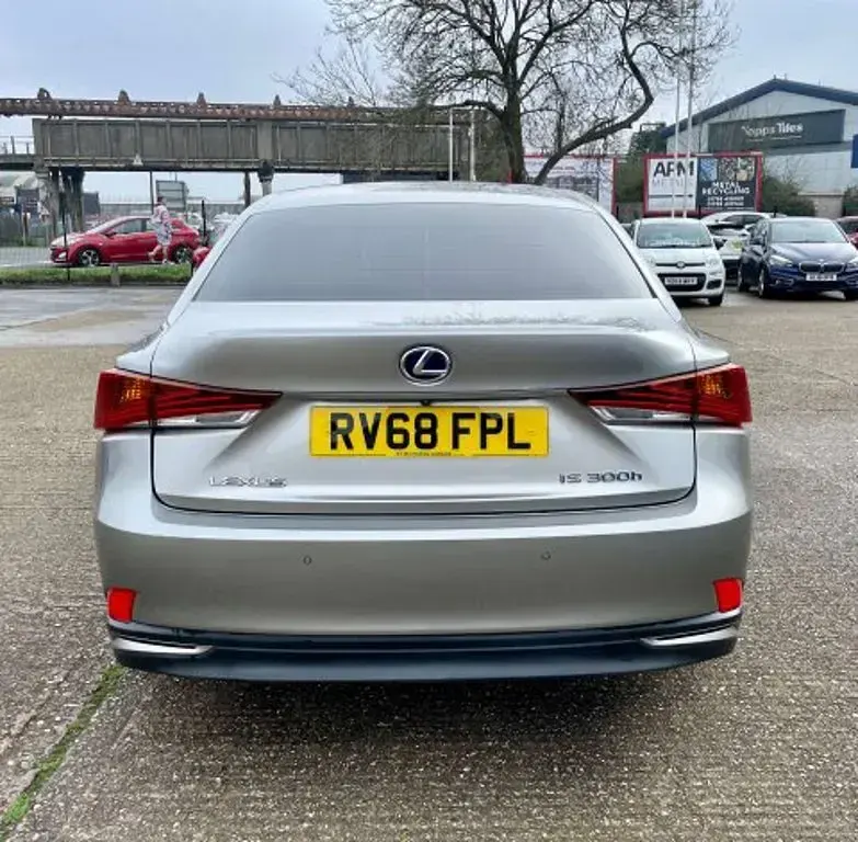 Used Lexus IS300h 220 HP (161 kW) 2018 Silver Sedan