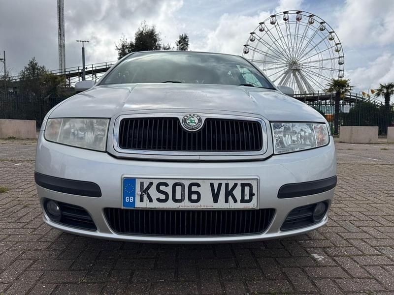 Used Skoda Fabia Ambiente 75 HP (55 kW) 2006 Silver Hatchback