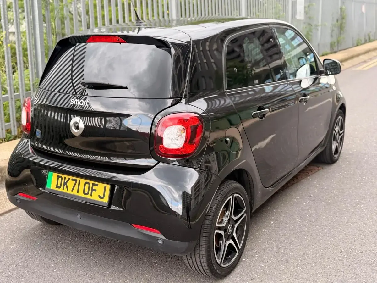 Used Smart ForFour Electric Drive Premium 22 kW (30 HP) 2021 Black Hatchback
