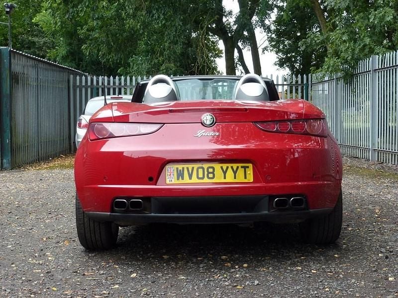 Begagnad Alfa Romeo Spider 2008 Röd Cab