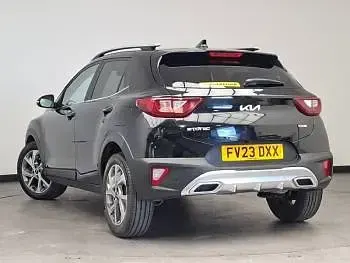 Usado Kia Stonic GT-Line 99 CV (72 kW) 2023 Negro SUV