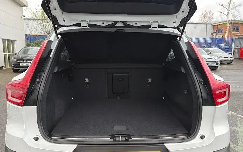 Usado Volvo XC40 R-Design Pro 190 HP (139 kW) 2019 SUV