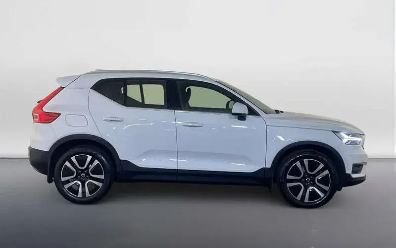 Used Volvo XC40 Inscription 211 HP (155 kW) 2021 White SUV