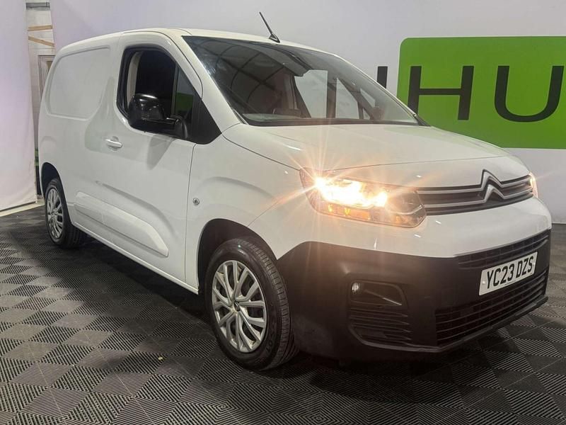 Used Citroën Berlingo 100 HP (73 kW) 2023 White MPV