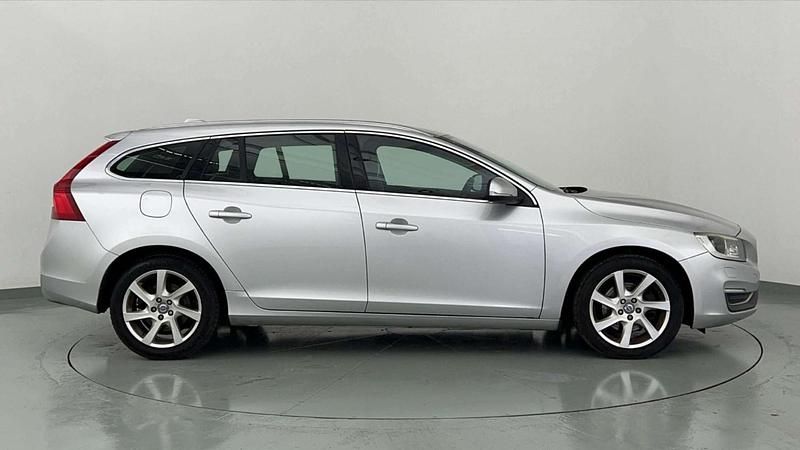 Used Volvo V60 SE Lux 115 HP (84 kW) 2013 Silver Estate