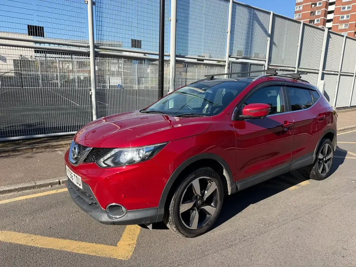 Używany Nissan Qashqai N-Connecta 115 KM (84 kW) 2017 Czerwony SUV