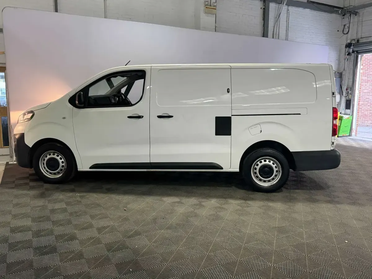 Used Vauxhall Vivaro S 2022 White MPV
