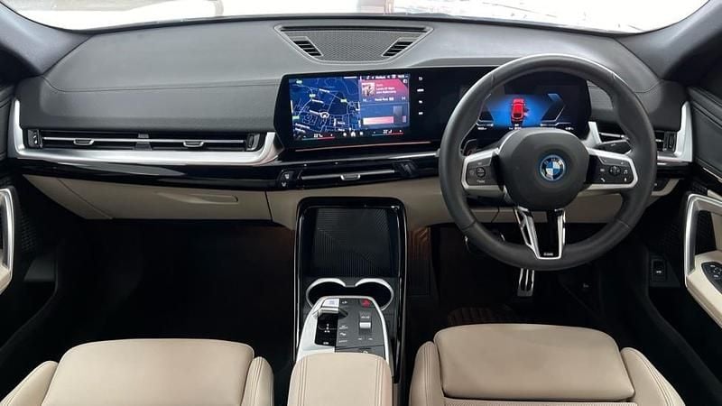 Usado BMW iX2 M Sport 150 kW (204 HP) 2024 Vermelho SUV