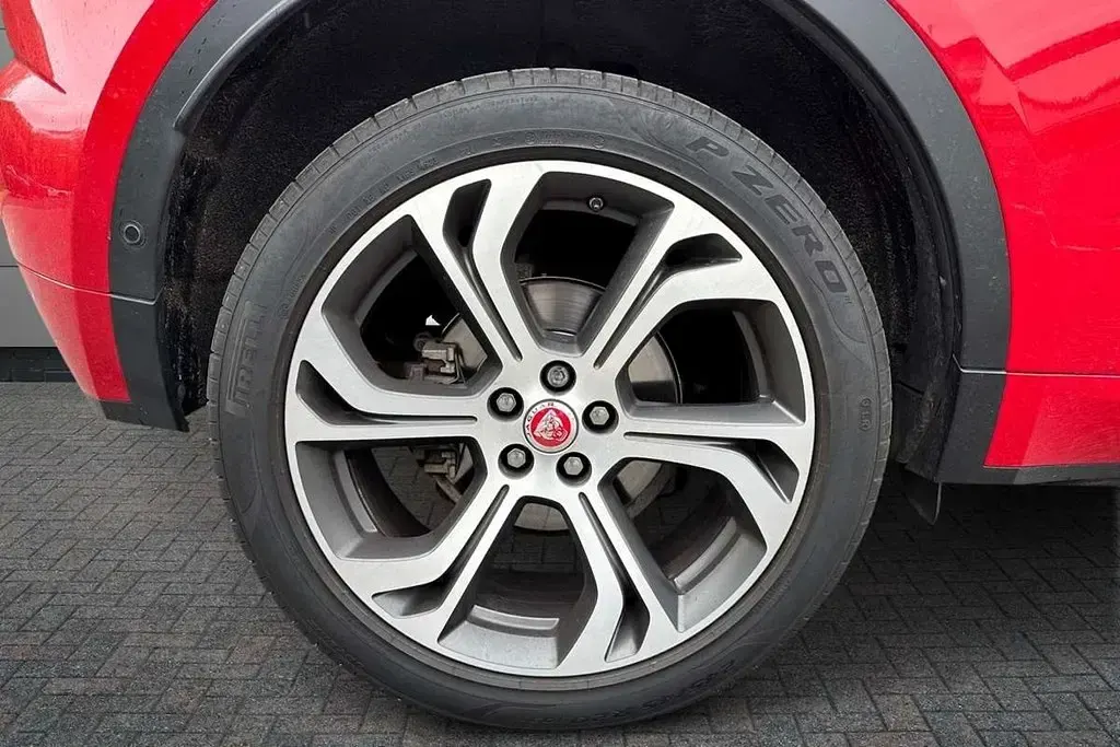 Usado Jaguar E-Pace First Edition 177 HP (130 kW) 2018 Vermelho SUV