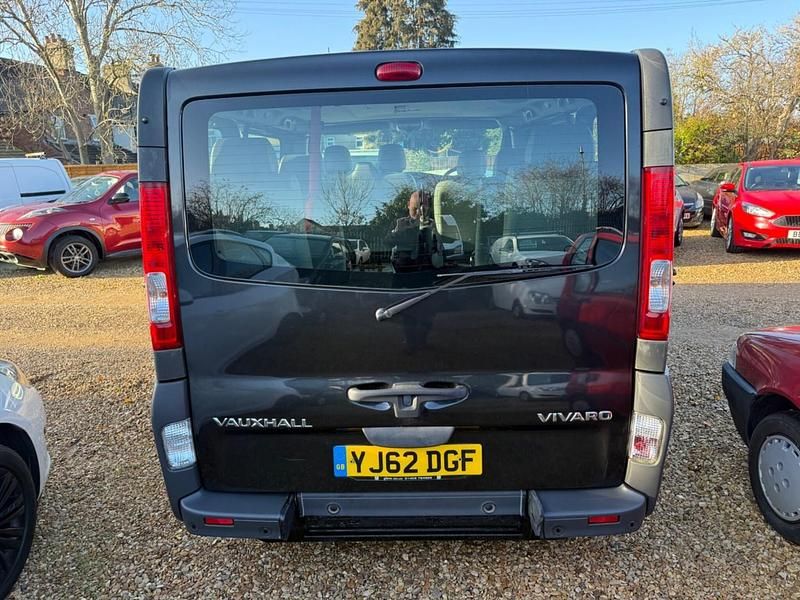 Second-hand Vauxhall Vivaro 90 CP (66 kW) 2012 Negru Monovolum