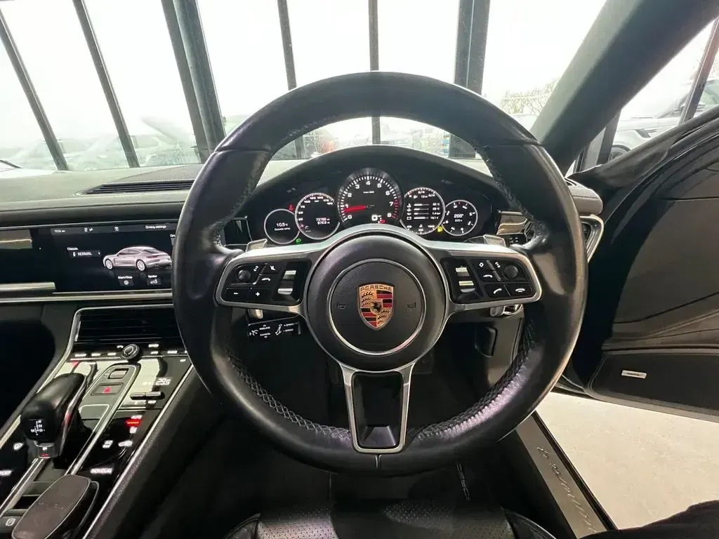 Used Porsche Panamera 330 HP (242 kW) 2017 Black Hatchback