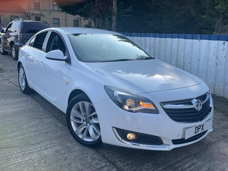 Second-hand Vauxhall Insignia SRi 140 CP (102 kW) 2016 Alb Hatchback