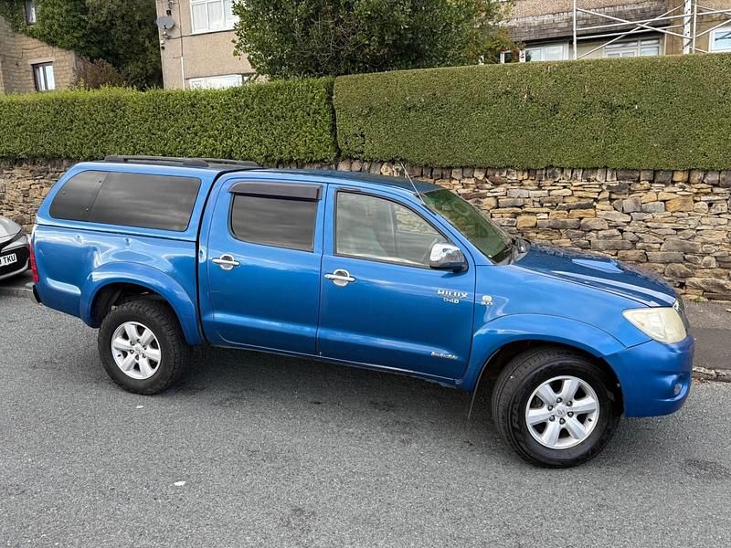 Blue Used 2009 Toyota HiLux Pickup | £4,195 (Good price) - Image 1/4