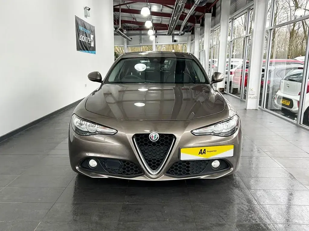 Used Alfa Romeo Giulia Super 200 HP (147 kW) 2018 Beige Sedan