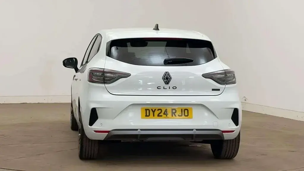 Used Renault Clio V Esprit Alpine 143 HP (105 kW) 2024 White  Hatchback