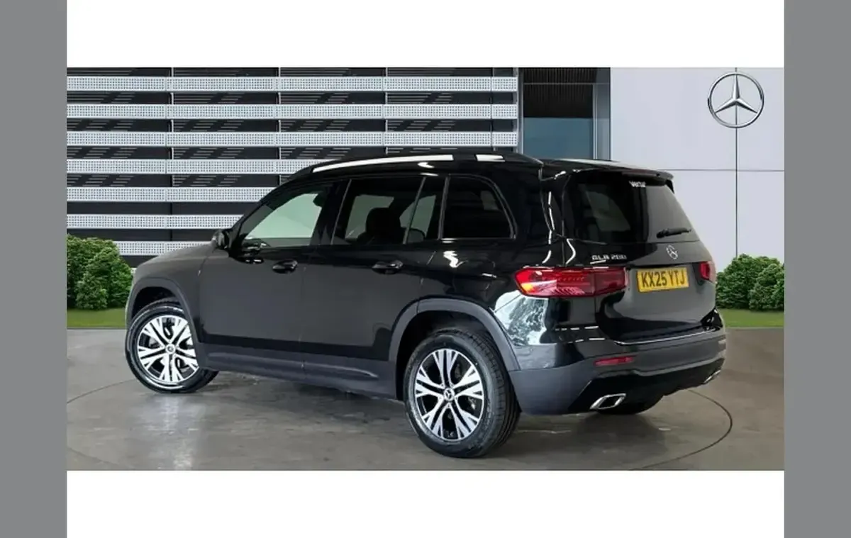 Begagnad Mercedes GLB200 Executive 161 HK (118 kW) 2025 Svart SUV