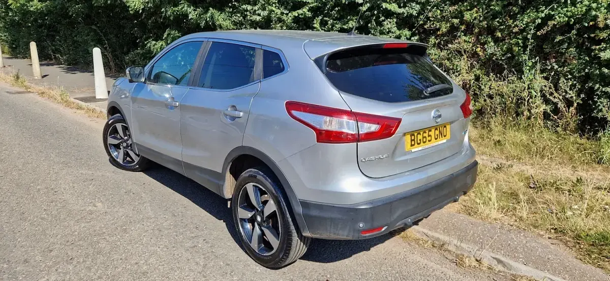 Used Nissan Qashqai N-TEC 110 HP (80 kW) 2015 Silver SUV
