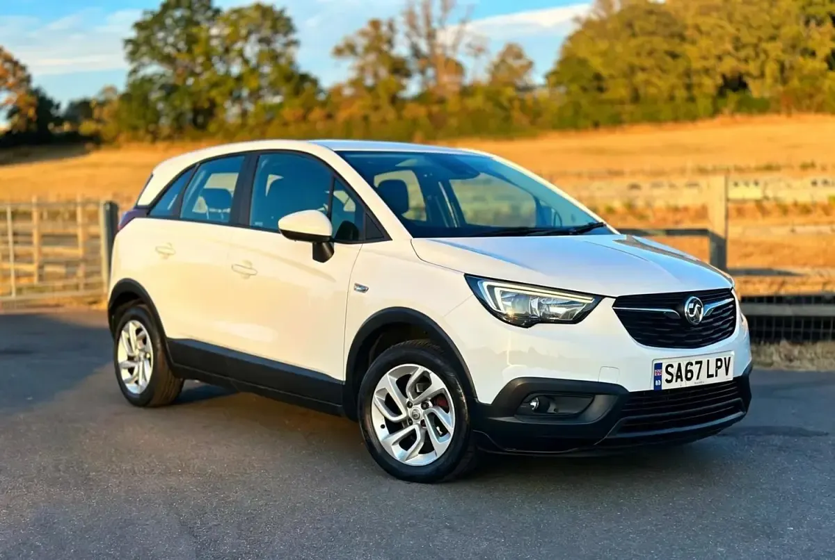 Used Vauxhall Crossland X S 99 HP (72 kW) 2017 White SUV