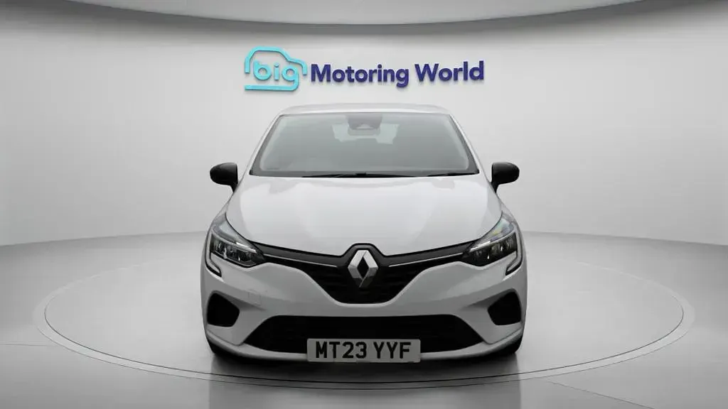 Used Renault Clio V Evolution 145 HP (106 kW) 2023 White Hatchback
