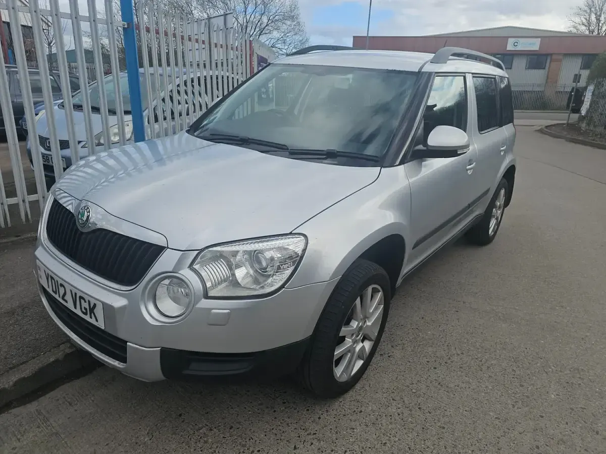 Usado Skoda Yeti Elegance 2012 Plateado SUV