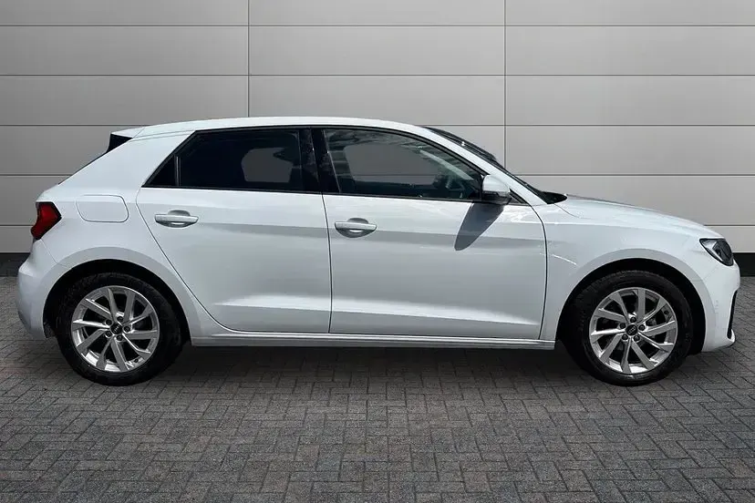 Used Audi A1 Sportback Sport 94 HP (69 kW) 2023 Glacier white Hatchback