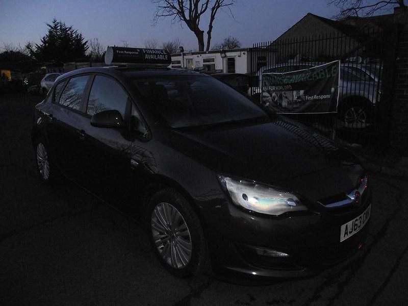 Used Vauxhall Astra 98 HP (72 kW) 2014 Grey Hatchback